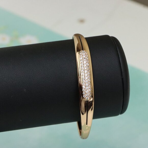 Elegant Rose Gold Bangle with Pavé Accents in Classic Oval Design, XPBL0425 - Picture 8 of 12